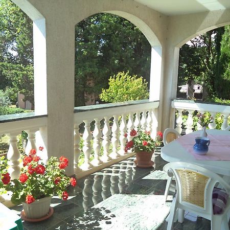 Valeriana Apartment Pula Bagian luar foto
