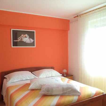 Valeriana Apartment Pula Bagian luar foto