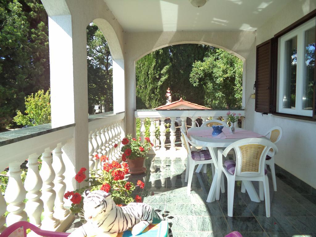 Valeriana Apartment Pula Bagian luar foto
