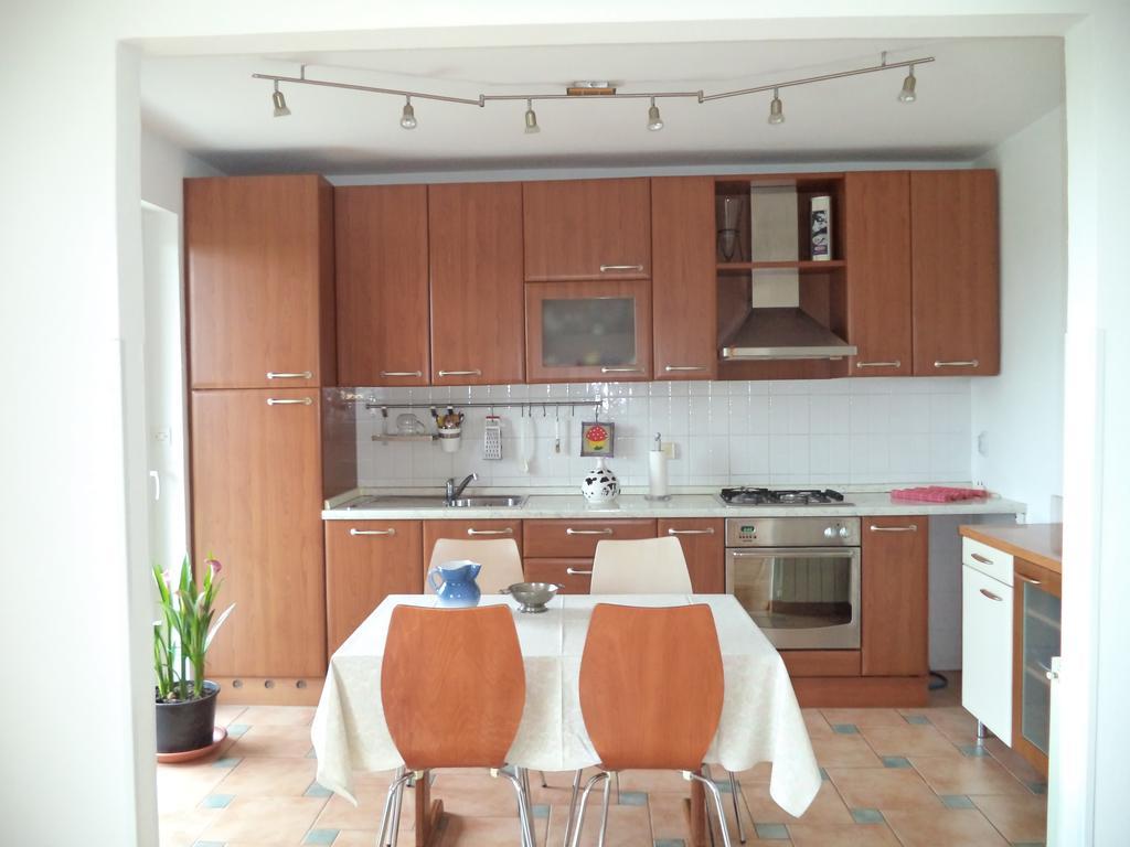 Valeriana Apartment Pula Bagian luar foto