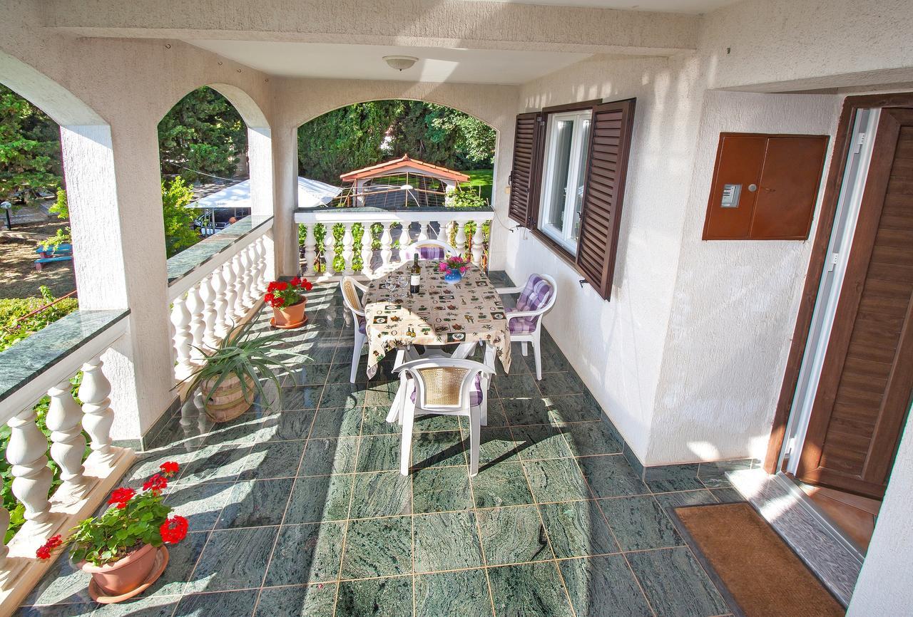 Valeriana Apartment Pula Bagian luar foto