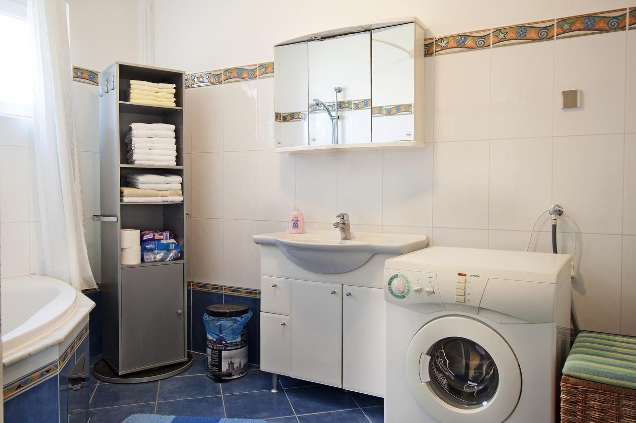Valeriana Apartment Pula Bagian luar foto