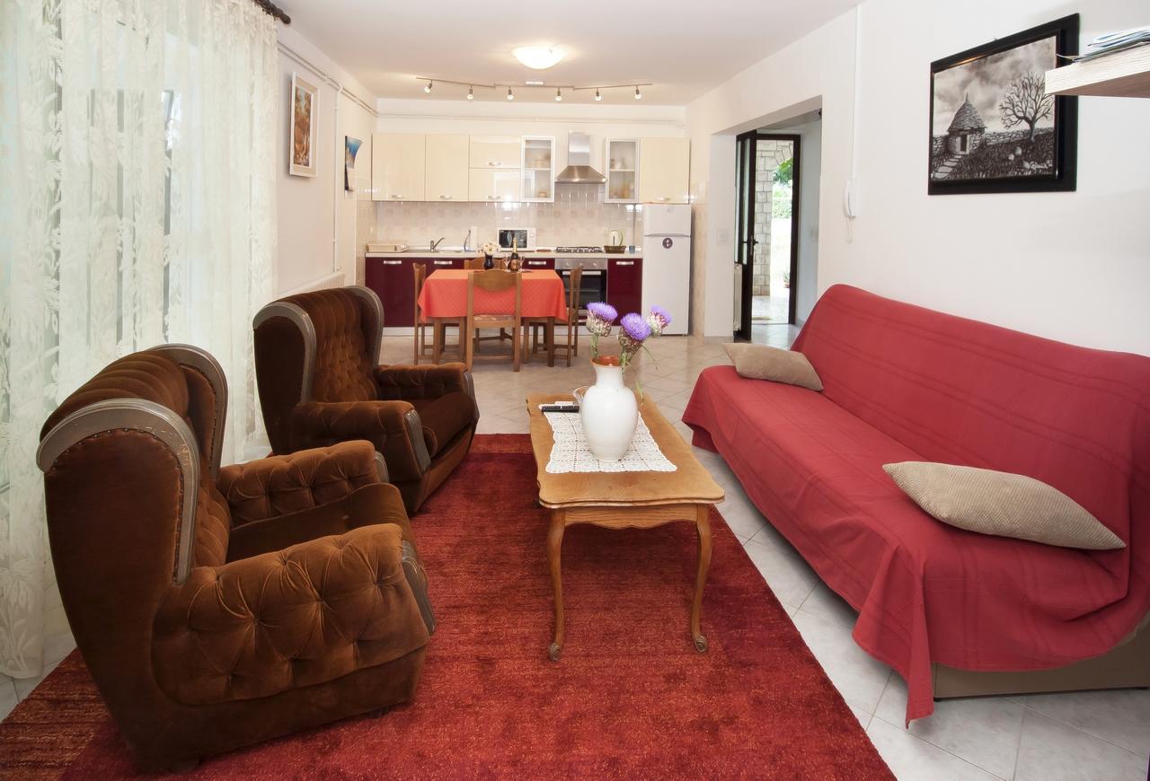 Valeriana Apartment Pula Bagian luar foto