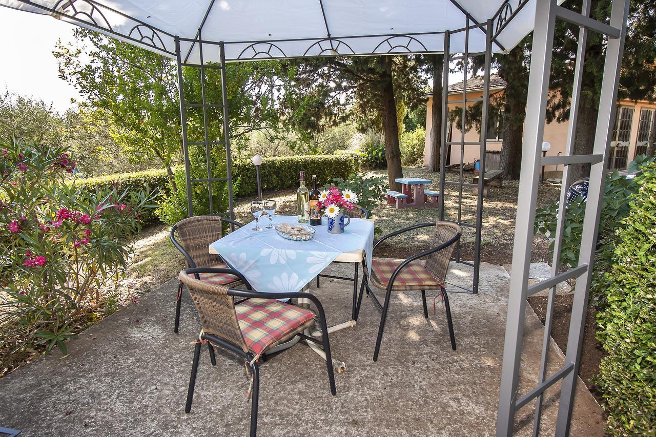 Valeriana Apartment Pula Bagian luar foto