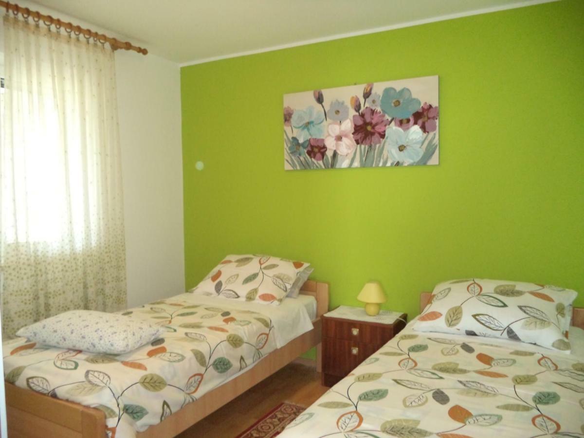 Valeriana Apartment Pula Bagian luar foto